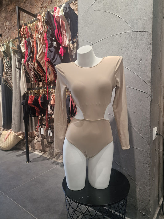 Mannequin on a glass table with a patterned surface